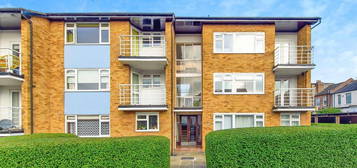 Flat for sale in The Walks, East Finchley, London N2