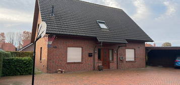 Zentral gelegenes Einfamilienhaus mit Doppelcarport