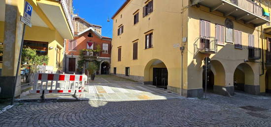 Trilocale piazza Nazario Sauro 1, Centro, Cuorgnè