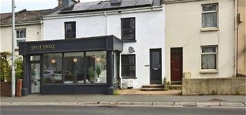 Maisonette to rent in Queen Street, Newton Abbot, Newton Abbot, Devon. TQ12