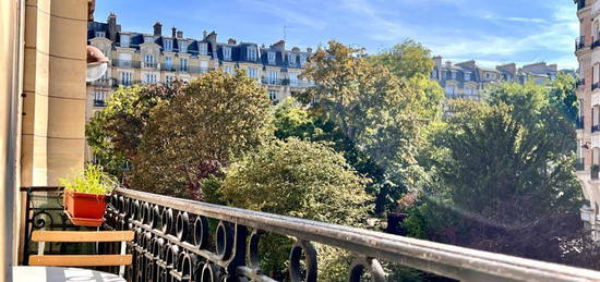 Studio balcon plein sud sur square avec box aménagé