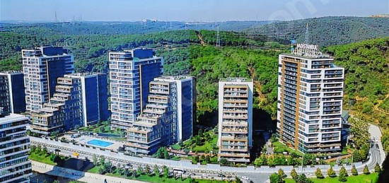 MASLAK SKYLAND İSTANBUL DA 2+1 FULL EŞYALI GENİŞ BALKONLU