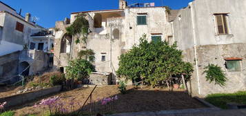 Casa di paese in vendita in via Torello s.n.c