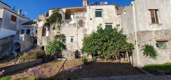 Casa di paese in vendita in via Torello s.n.c