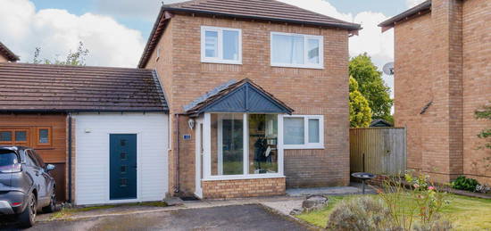 5 bed link detached house for sale