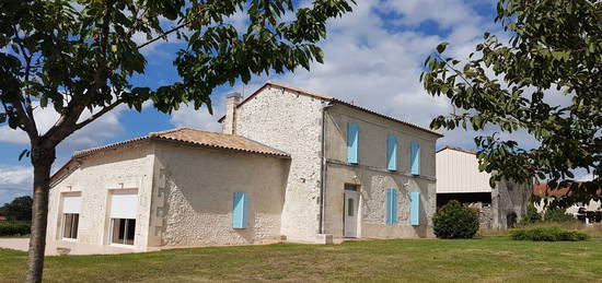 Belle maison, 150m2, 8mn Jonzac, 850/mois