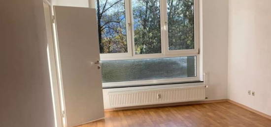 Sonnige 3 Zimmer Wohnung mit Loggia von Privat