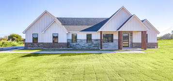 40 Vaughn Ln, Calera, OK 74730