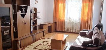 Vand apartament 3 camere strada  Carpati