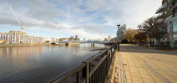 Flat for sale in Smugglers Way, London SW18