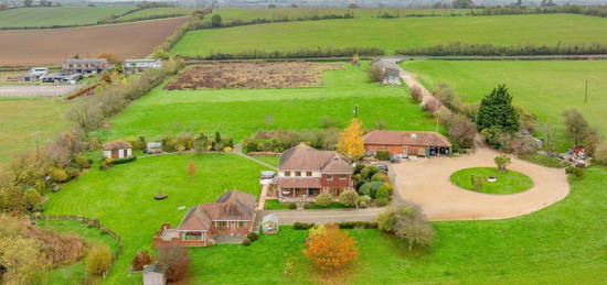 Country house for sale in Lower Burnham Road, Latchingdon, Chelmsford CM3