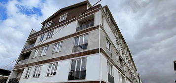 AKÇALAR MERKEZDE GÖL MANZARALI ARA KAT SATILIK 3+1 DAİRE