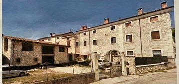 Trilocale in vendita in via San Monte, 35