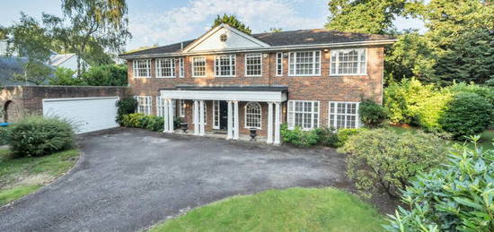 5 bedroom detached house