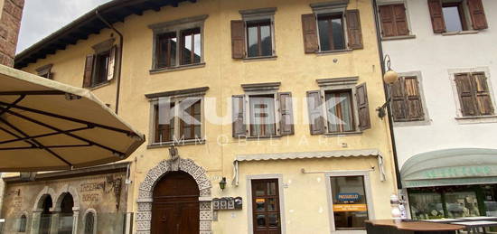 Appartamento su due piani in vendita in piazza Mazzini s.n.c