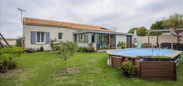 Maison de plain-pied  à vendre, 6 pièces, 4 chambres, 122 m²