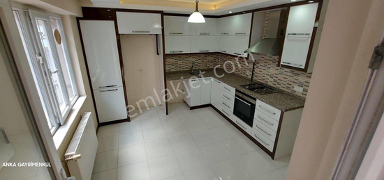 stiklal Mh. 135m2 3+1 8 Yllk Satlk Daire