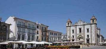 Prédio à venda a 5 m da Praça do Giraldo