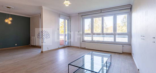 EXCLUSIVITE - Appartement Type 5 Meublé - ANNECY - 95m² - BALCON + CAVE + PARKING DE COPROPRIÉTÉ - CHAUFFAGE - EAU CHAUDE ET FROIDE INCLUS DANS LE LOYER