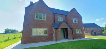 5 bedroom detached house