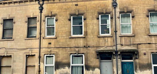 Studio to rent in Second Floor Flat, 6 Anglo Terrace, Bath BA1