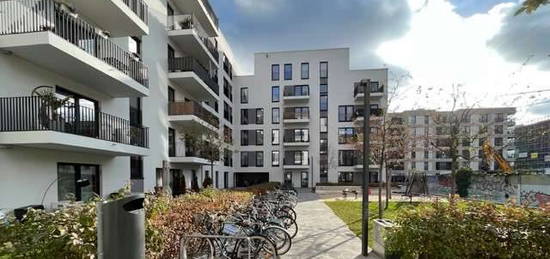 # LIVING & LIFESTYLE IN MITTE -WATERFRONT 3 ROOMS