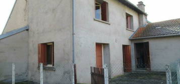 Maison 4 chambres bureau grange cave sur 664 m² de parcelle.