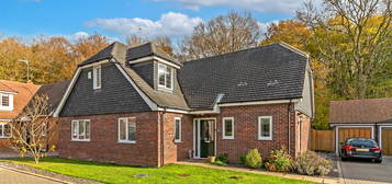 4 bed detached house for sale