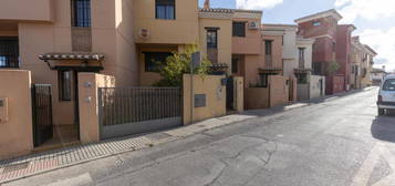 Casa adosada en venta en Calle Lanzarote, Residencial Triana - Barrio Alto