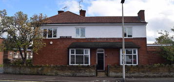 3 bed semi-detached house to rent