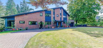 6 bedroom detached house for sale