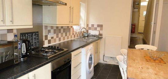 5 bedroom terraced house