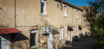 CARCASSONNE - TREBES - FLOURE Ravissante maison de village T2  51m² rénovée et louée avec climatisation