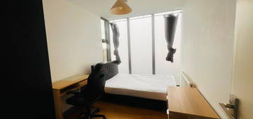 Room to rent in Raven Row, London E1