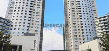 Arrendamento T3 Twin Towers - Apartamento Mobilado - Lugar de Estacionamento