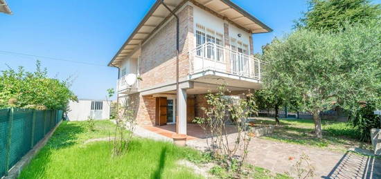 Villa unifamiliare, buono stato, 213 m², Centro Urbano, Cesena