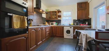 5 bedroom terraced house