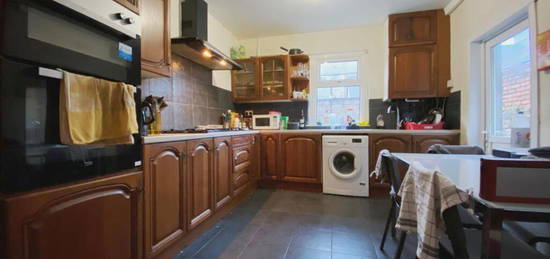 5 bedroom terraced house