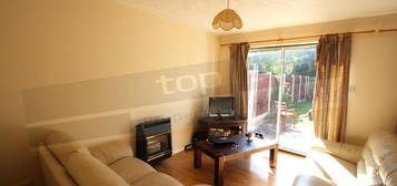 4 bedroom semi-detached house to rent