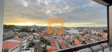 T3 com varanda ao Jardim do Morro