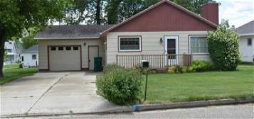 126 3rd Ave NW, Garrison, ND 58540