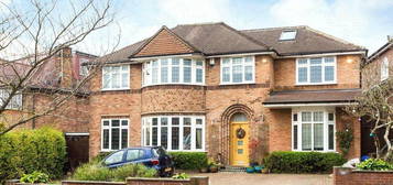 6 bedroom detached house