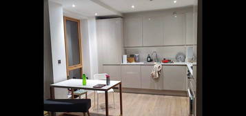 Room to rent in Fairway House, London SE23