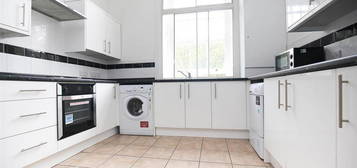 4 bedroom flat to rent