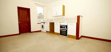 Flat to rent in Rose Street, Sheerness ME12