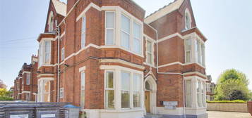 Flat to rent in 2A, Patrick Road, West Bridgford, Nottinghamshire NG2