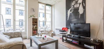 Appartement à rénover à Vendre dans le quartier du Palais Royal à Paris