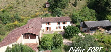 FACE A ALBI CORPS DE FERME AVEC DEPENDANCES SUR 2,4ha DE PRAIRIE