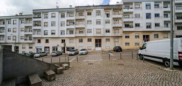 Arrendamento de Apartamento T2  na rua dos Lusíadas s/n