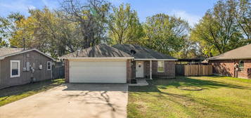 412 E  Locust St, Collinsville, TX 76233